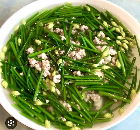 Hương vị quê hương: Mùi hương canh hẹ và nỗi nhớ bếp quê