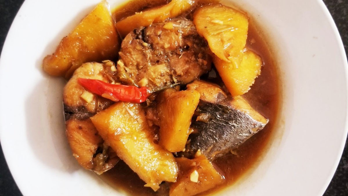 Hương vị quê hương: Cá ngừ kho ngọt